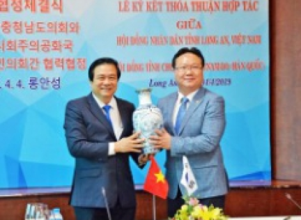 	Đoàn thanh thiếu niên Tỉnh Long An sang thăm Tỉnh ChungCheongNam - Hàn Quốc